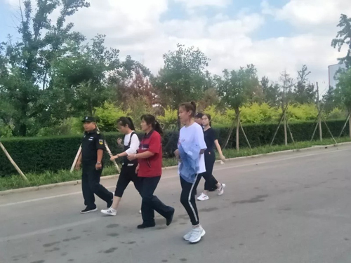 金泰物业向员工子女发放“金达高考高校奖励金”(图3) 金泰物业向员工子女发放“金达高考高校奖励金”(图3)