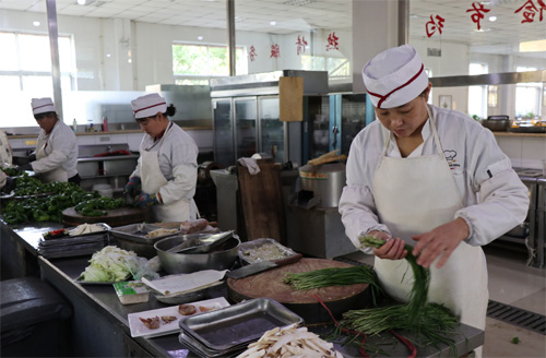 金泰物业送餐车温暖起航(图2) 金泰物业送餐车温暖起航(图2)