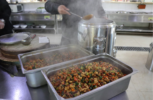 金泰物业送餐车温暖起航(图3) 金泰物业送餐车温暖起航(图3)