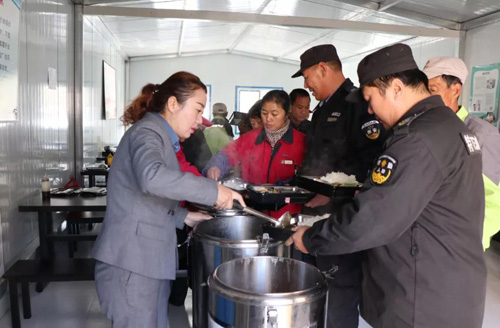 金泰物业送餐车温暖起航(图4) 金泰物业送餐车温暖起航(图4)