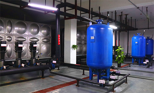 创新焕发新活力―壹品人家自主改造生活水泵房报警装置(图1) 创新焕发新活力―壹品人家自主改造生活水泵房报警装置(图1)