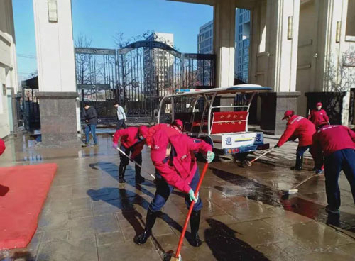 安全卫生我先行,金泰物业进行春季全面消杀工作(图1) 安全卫生我先行,金泰物业进行春季全面消杀工作(图1)