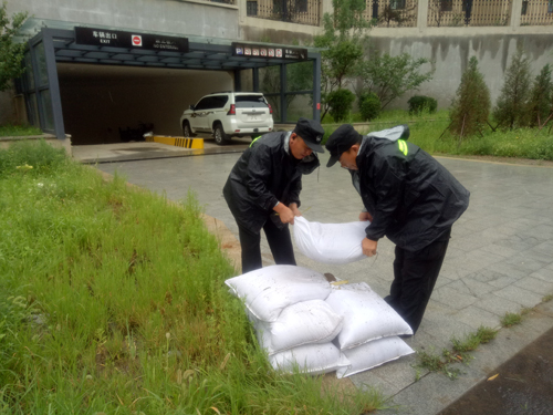 超强台风来袭,金泰物业守候业主家园!(图2) 超强台风来袭,金泰物业守候业主家园!(图2)