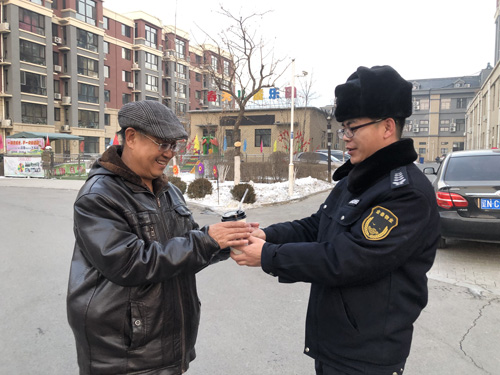 金泰物业贴心服务,杯杯豆浆送温暖!(图1) 金泰物业贴心服务,杯杯豆浆送温暖!(图1)