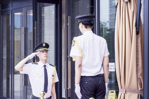 金泰物业优质服务团队全面进驻中央公园项目服务中心(图3) 金泰物业优质服务团队全面进驻中央公园项目服务中心(图3)