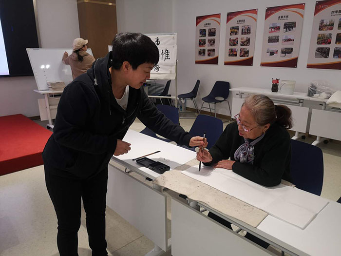 壹品人家社区教育中心面向各项目金泰业主开展 “书法培训”课(图3) 壹品人家社区教育中心面向各项目金泰业主开展 “书法培训”课(图3)