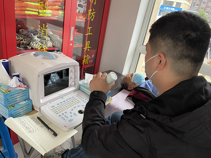 爱心义诊关注健康,贴心服务向党致敬(图3) 爱心义诊关注健康,贴心服务向党致敬(图3)