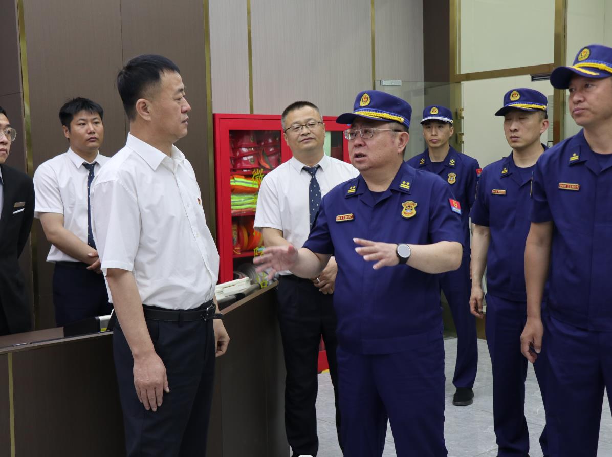 朝阳市消防应急管理局领导莅临中央公园项目检查指导工作(图2) 朝阳市消防应急管理局领导莅临中央公园项目检查指导工作(图2)