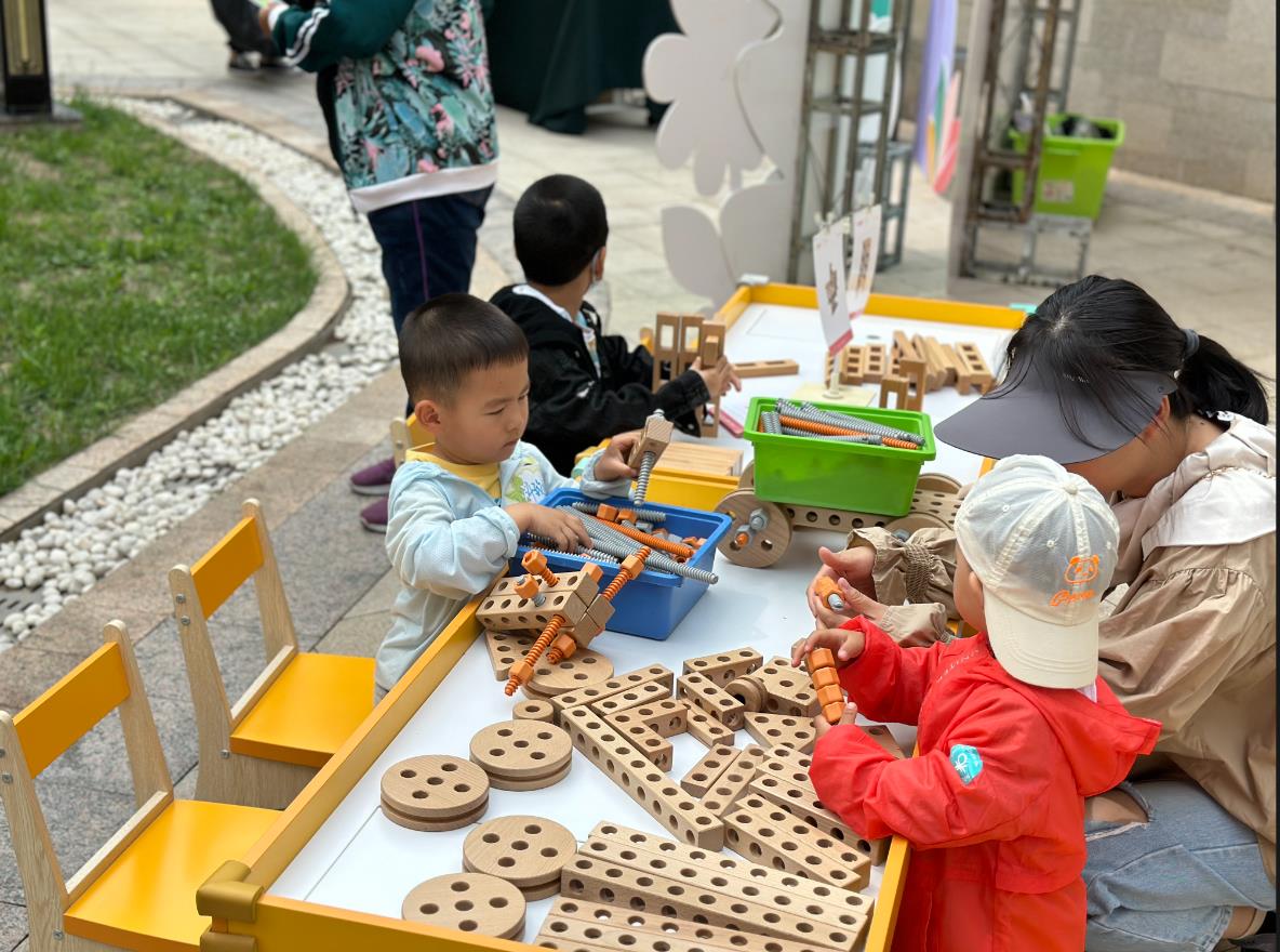 六一“泰”快乐,金泰物业开展多彩儿童节活动(图2) 六一“泰”快乐,金泰物业开展多彩儿童节活动(图2)