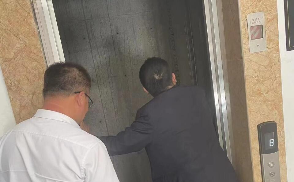 迎国庆、中秋双节专项治安保卫及安全服务检查(图8) 迎国庆、中秋双节专项治安保卫及安全服务检查(图8)