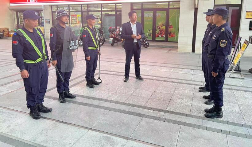 迎国庆、中秋双节专项治安保卫及安全服务检查(图6) 迎国庆、中秋双节专项治安保卫及安全服务检查(图6)